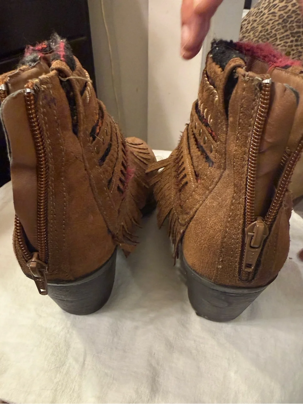 Mudd Brown Suede Fringe Boho Western Ankle Boots Studded